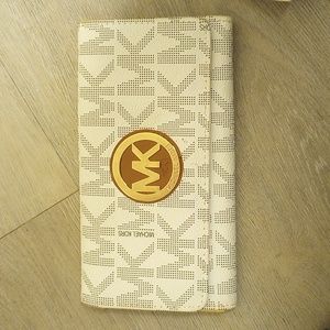Michael kors wallet